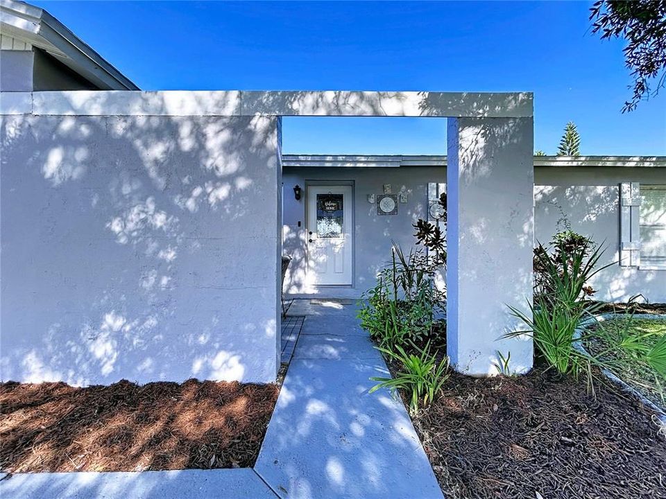 For Sale: $324,900 (4 beds, 2 baths, 1162 Square Feet)