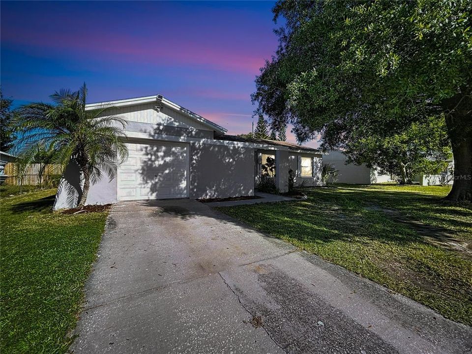 For Sale: $324,900 (4 beds, 2 baths, 1162 Square Feet)