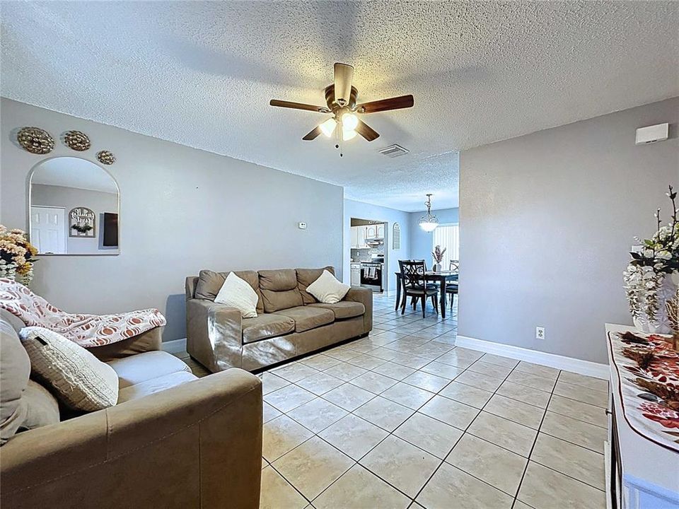 For Sale: $324,900 (4 beds, 2 baths, 1162 Square Feet)