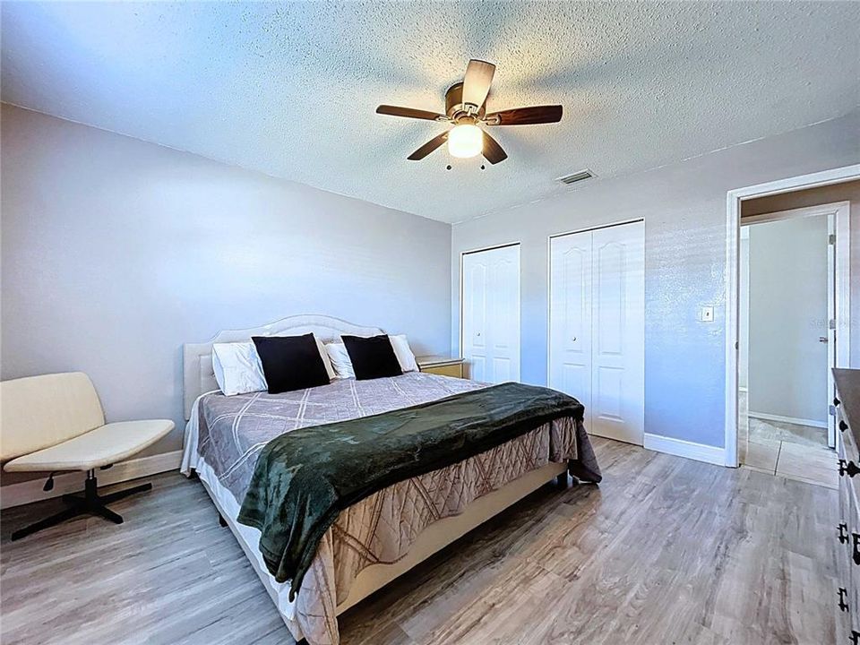 For Sale: $324,900 (4 beds, 2 baths, 1162 Square Feet)