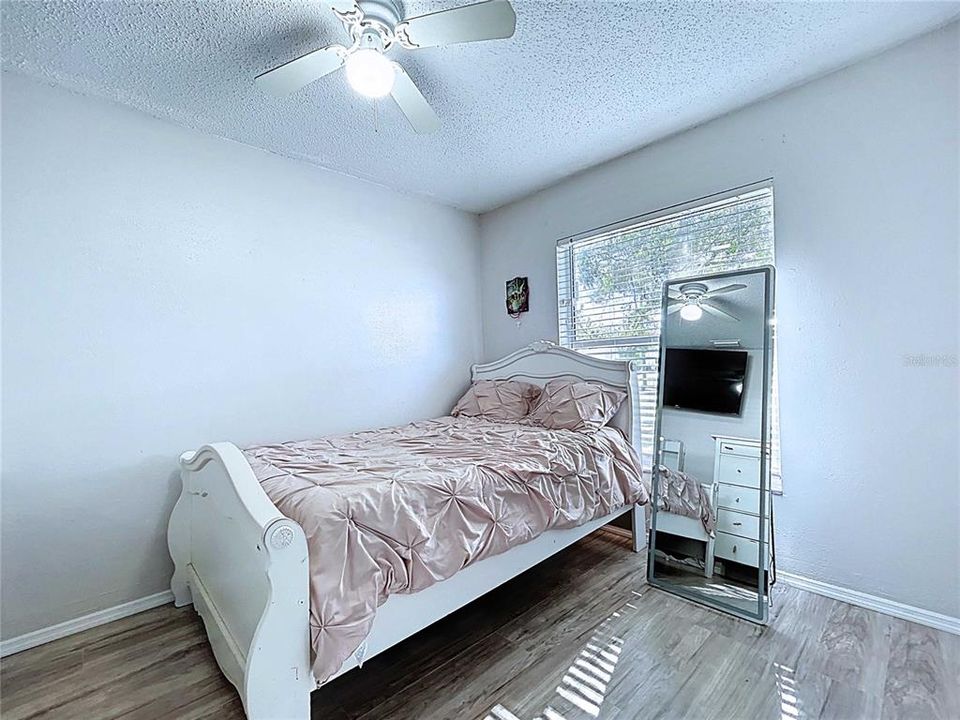 For Sale: $324,900 (4 beds, 2 baths, 1162 Square Feet)