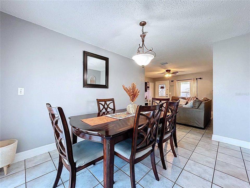 For Sale: $324,900 (4 beds, 2 baths, 1162 Square Feet)