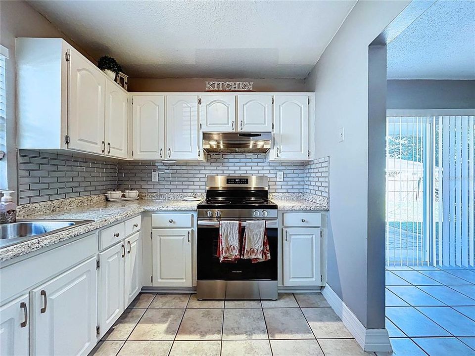 For Sale: $324,900 (4 beds, 2 baths, 1162 Square Feet)