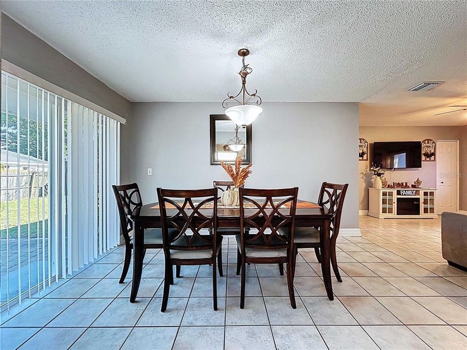 For Sale: $324,900 (4 beds, 2 baths, 1162 Square Feet)