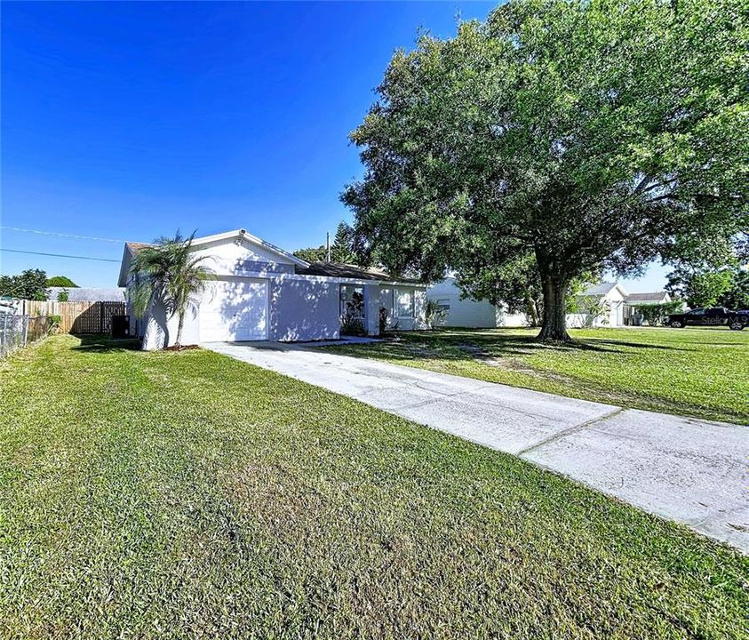 For Sale: $324,900 (4 beds, 2 baths, 1162 Square Feet)