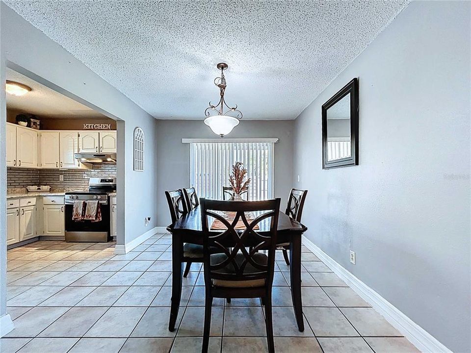 For Sale: $324,900 (4 beds, 2 baths, 1162 Square Feet)