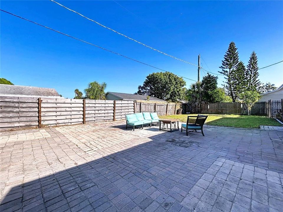 For Sale: $324,900 (4 beds, 2 baths, 1162 Square Feet)