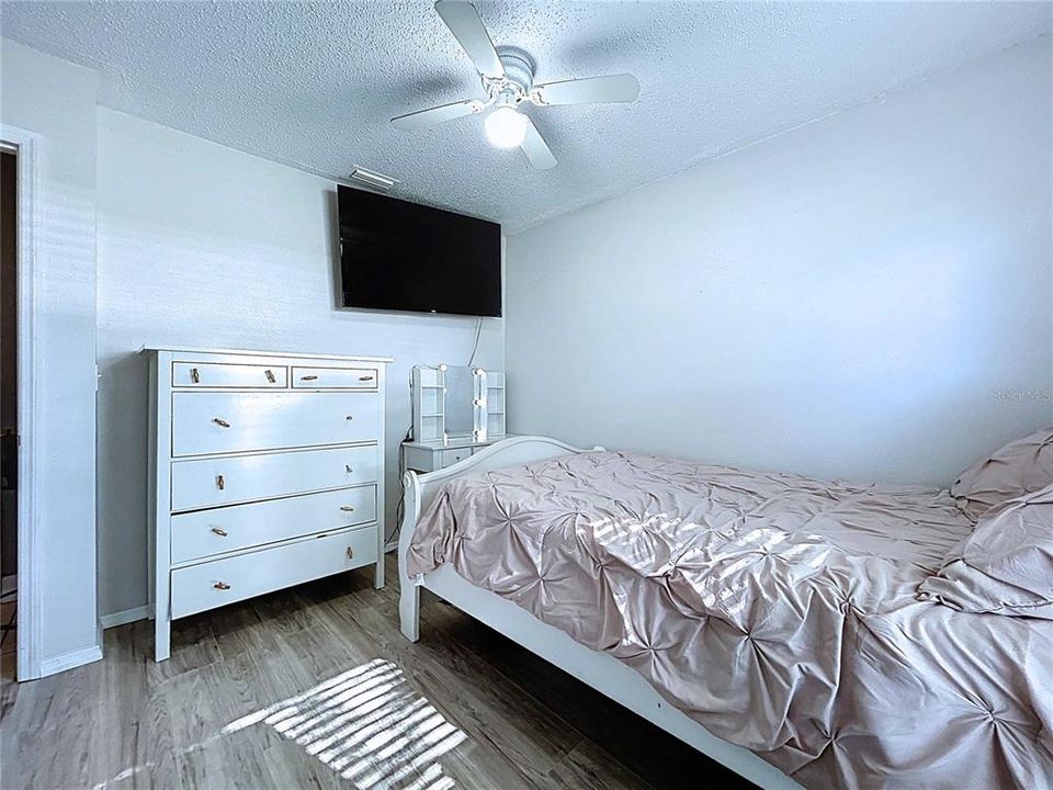 For Sale: $324,900 (4 beds, 2 baths, 1162 Square Feet)