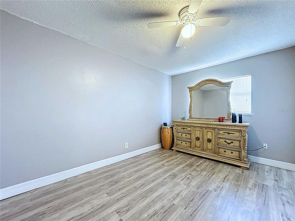 For Sale: $324,900 (4 beds, 2 baths, 1162 Square Feet)