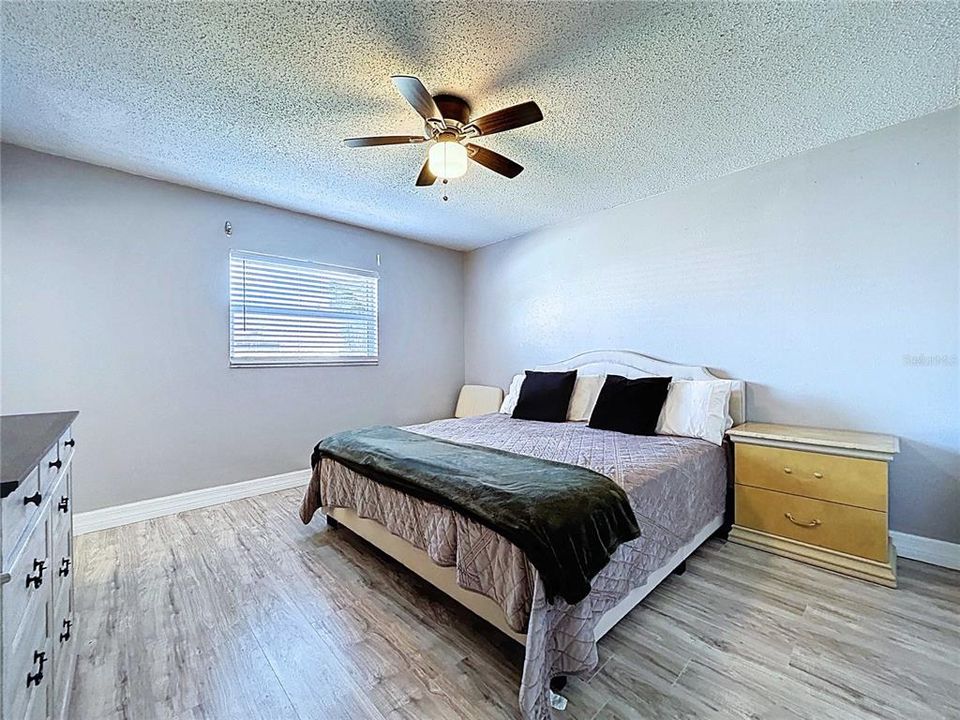 For Sale: $324,900 (4 beds, 2 baths, 1162 Square Feet)