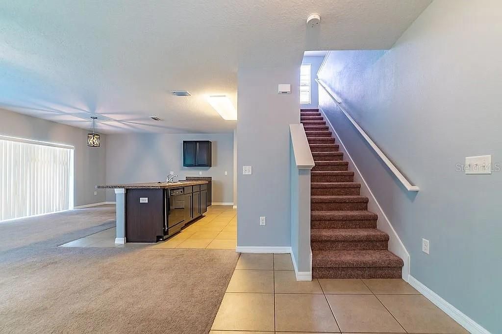 待售: $385,000 (4 贝兹, 2 浴室, 2086 平方英尺)