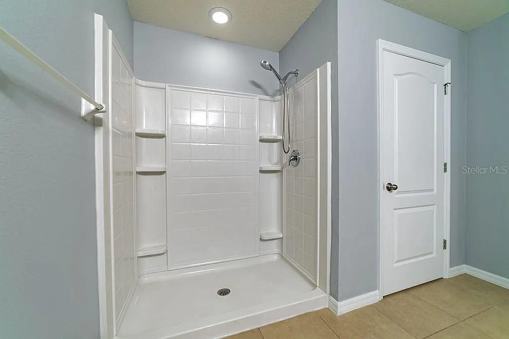 待售: $385,000 (4 贝兹, 2 浴室, 2086 平方英尺)