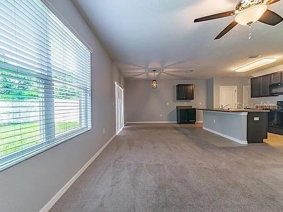 待售: $385,000 (4 贝兹, 2 浴室, 2086 平方英尺)