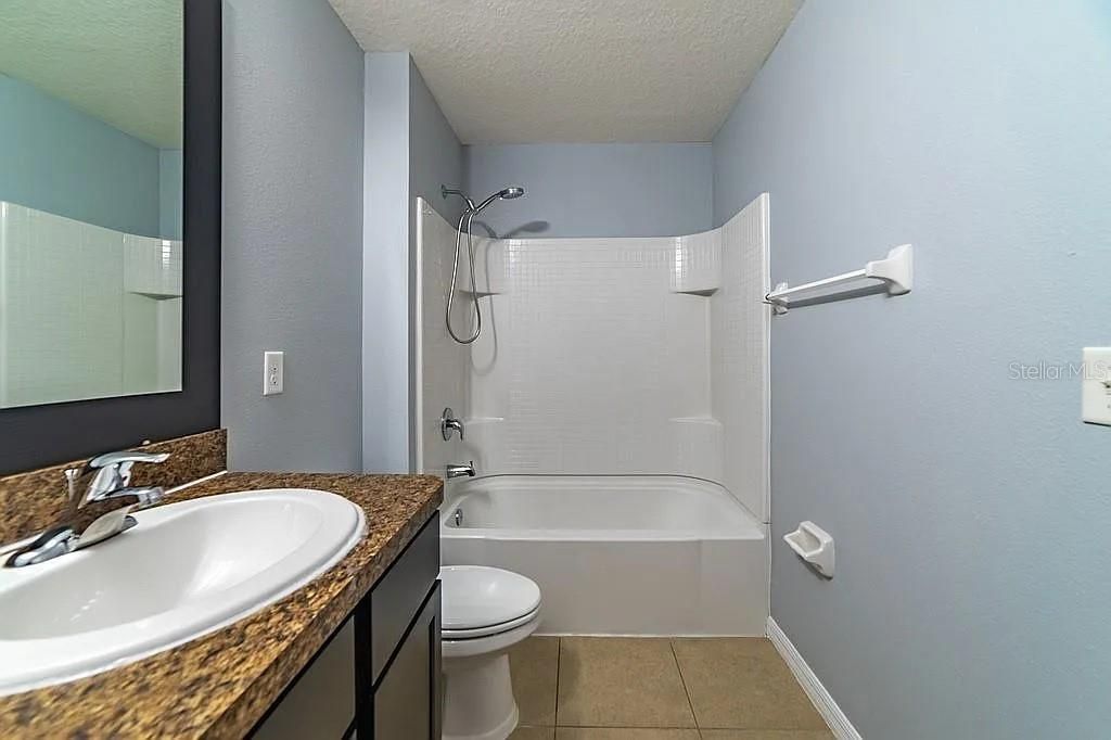 待售: $385,000 (4 贝兹, 2 浴室, 2086 平方英尺)