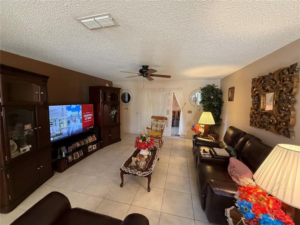 待售: $217,000 (3 贝兹, 2 浴室, 1526 平方英尺)