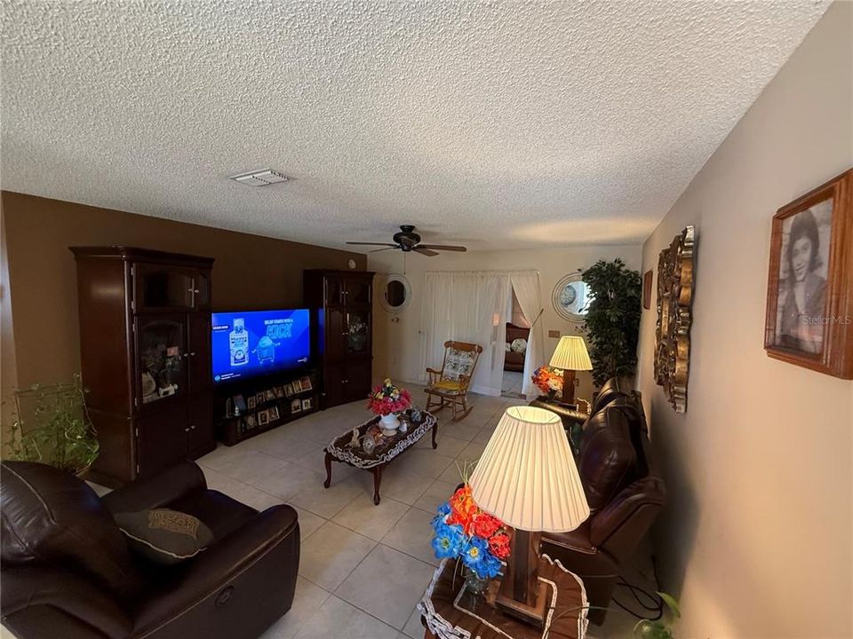 待售: $217,000 (3 贝兹, 2 浴室, 1526 平方英尺)