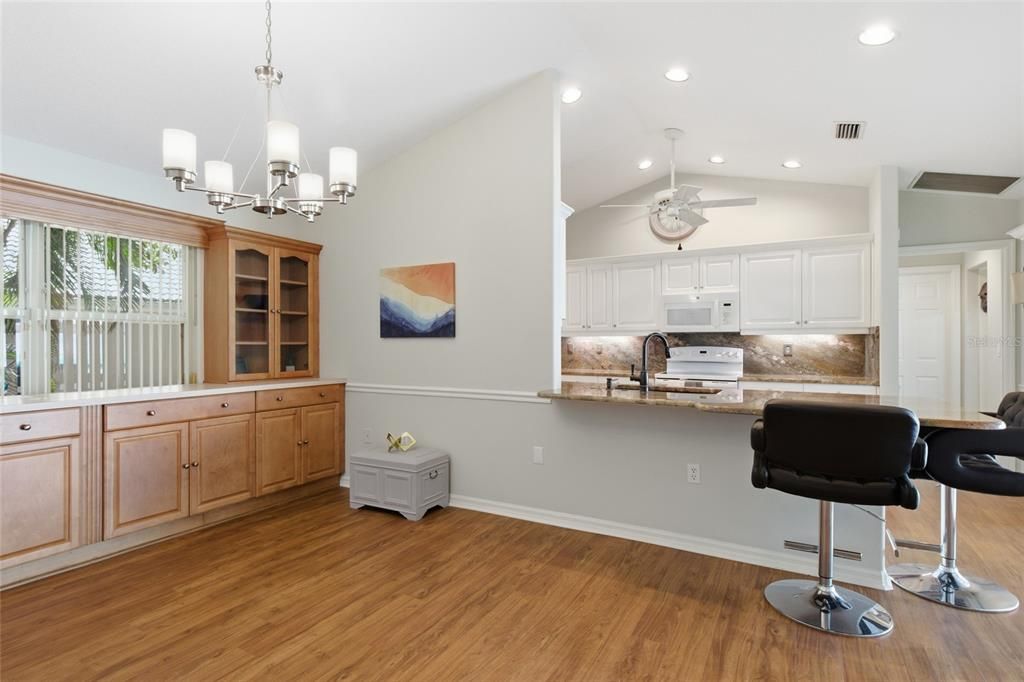 Activo con contrato: $389,000 (3 camas, 2 baños, 1934 Pies cuadrados)