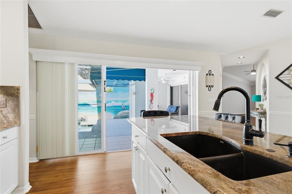 Activo con contrato: $389,000 (3 camas, 2 baños, 1934 Pies cuadrados)