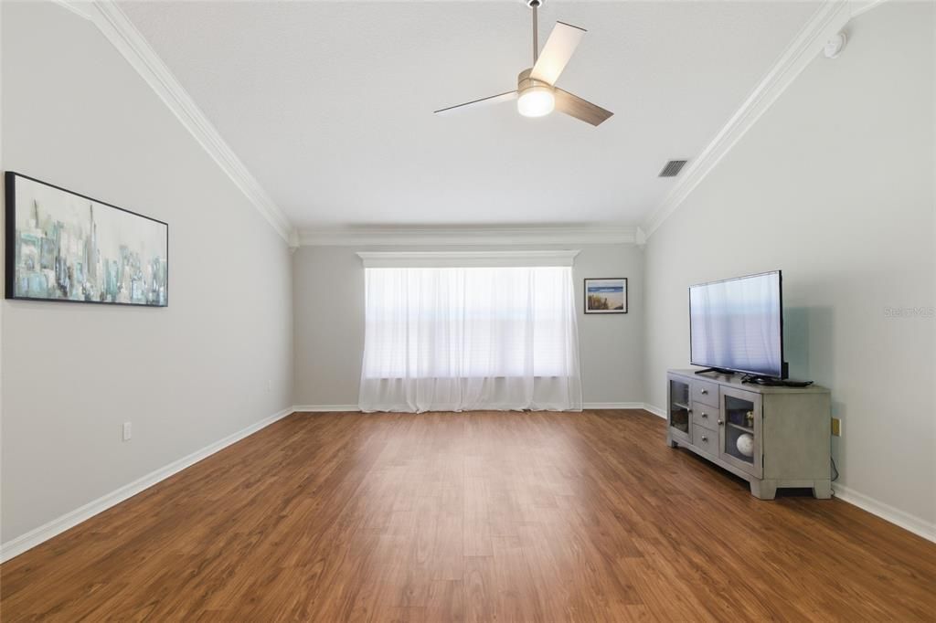 Activo con contrato: $389,000 (3 camas, 2 baños, 1934 Pies cuadrados)