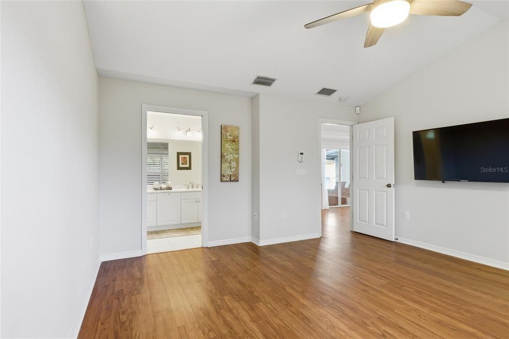 Activo con contrato: $389,000 (3 camas, 2 baños, 1934 Pies cuadrados)