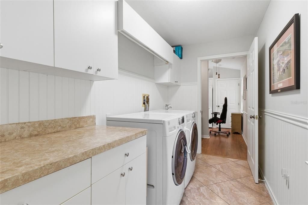 Activo con contrato: $389,000 (3 camas, 2 baños, 1934 Pies cuadrados)