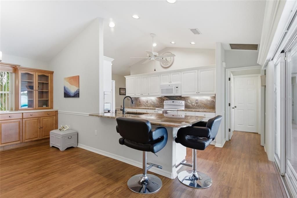 Activo con contrato: $389,000 (3 camas, 2 baños, 1934 Pies cuadrados)