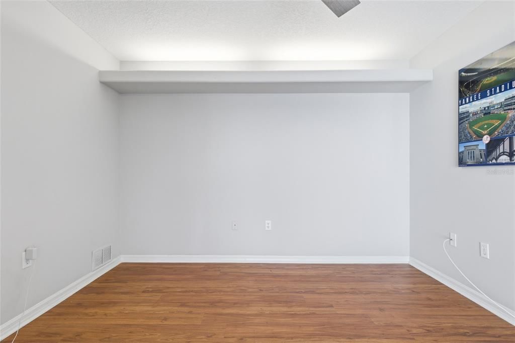 Activo con contrato: $389,000 (3 camas, 2 baños, 1934 Pies cuadrados)