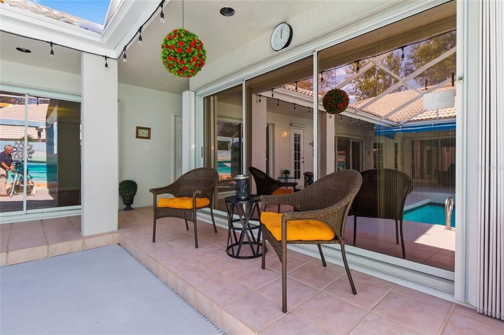 Activo con contrato: $389,000 (3 camas, 2 baños, 1934 Pies cuadrados)