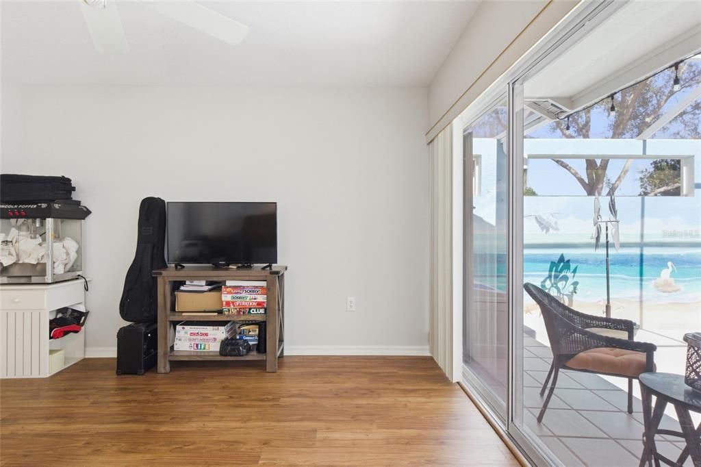 Activo con contrato: $389,000 (3 camas, 2 baños, 1934 Pies cuadrados)