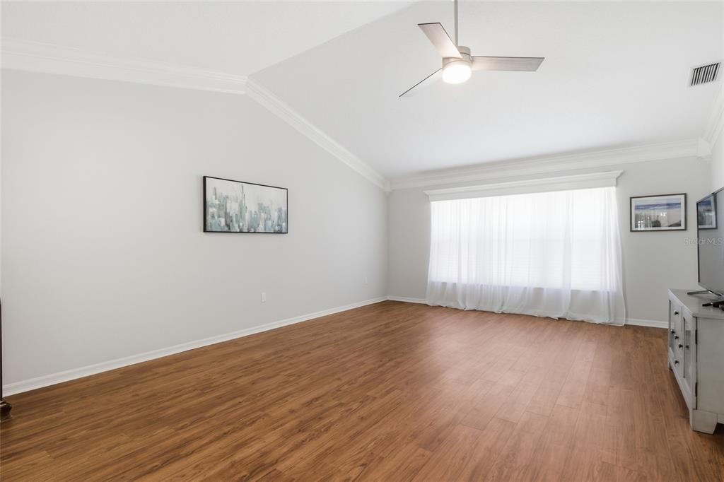 Activo con contrato: $389,000 (3 camas, 2 baños, 1934 Pies cuadrados)