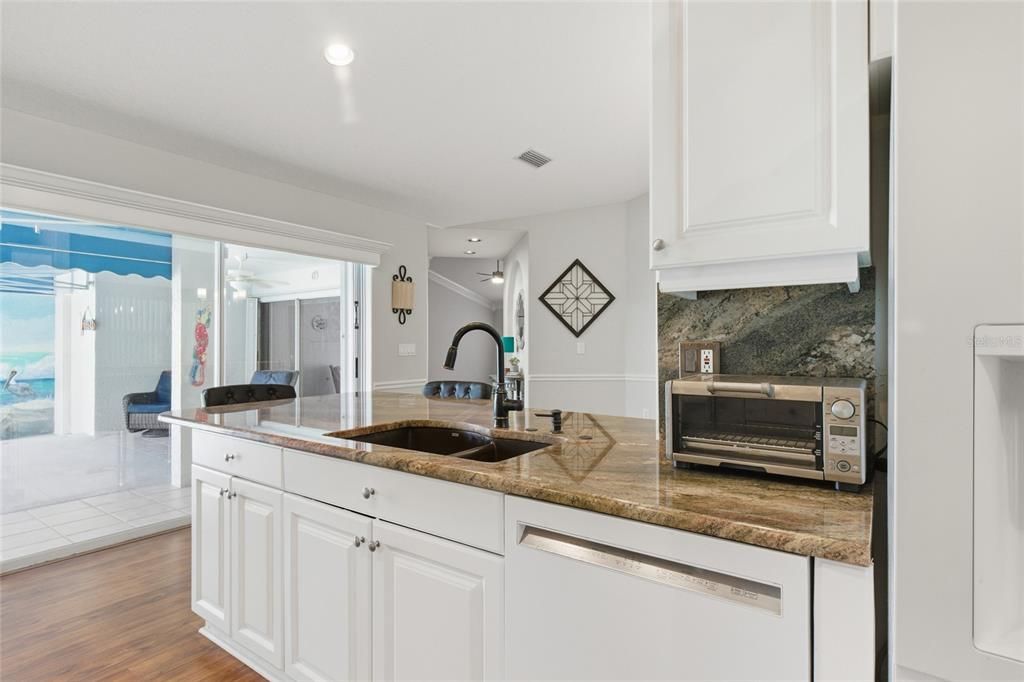 Activo con contrato: $389,000 (3 camas, 2 baños, 1934 Pies cuadrados)