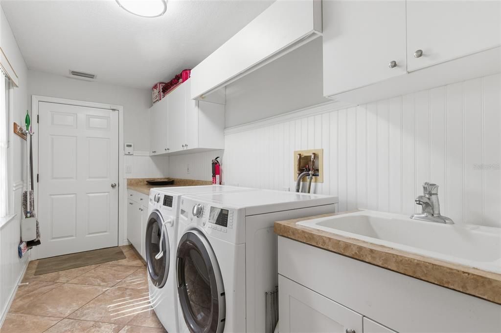 Activo con contrato: $389,000 (3 camas, 2 baños, 1934 Pies cuadrados)