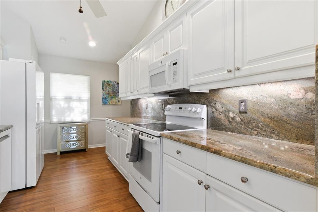 Activo con contrato: $389,000 (3 camas, 2 baños, 1934 Pies cuadrados)