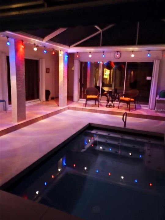 Activo con contrato: $389,000 (3 camas, 2 baños, 1934 Pies cuadrados)