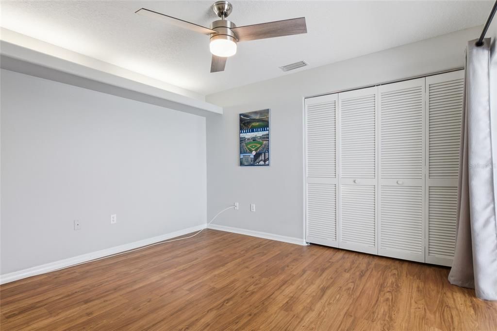 Activo con contrato: $389,000 (3 camas, 2 baños, 1934 Pies cuadrados)