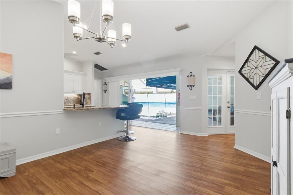 Activo con contrato: $389,000 (3 camas, 2 baños, 1934 Pies cuadrados)