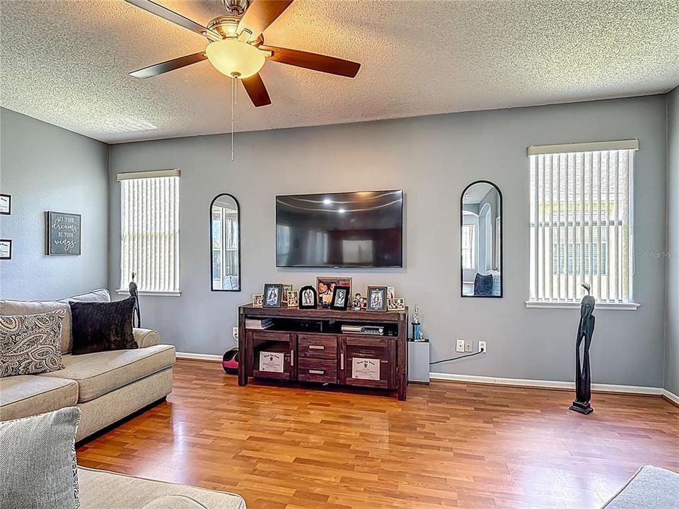 For Rent: $3,000 (4 beds, 2 baths, 3061 Square Feet)