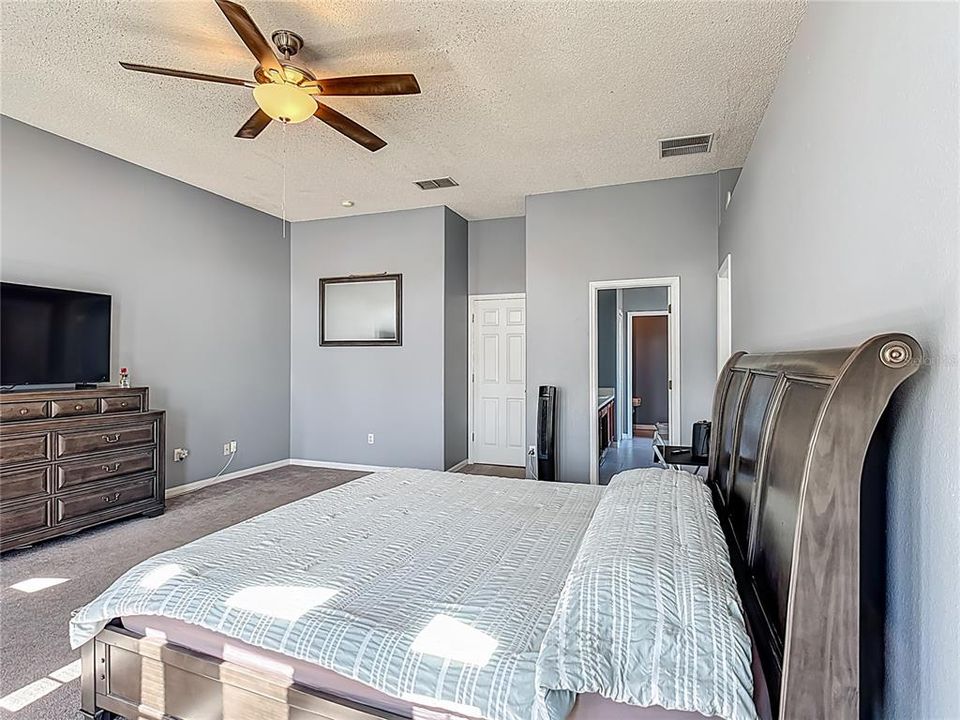 For Rent: $3,000 (4 beds, 2 baths, 3061 Square Feet)