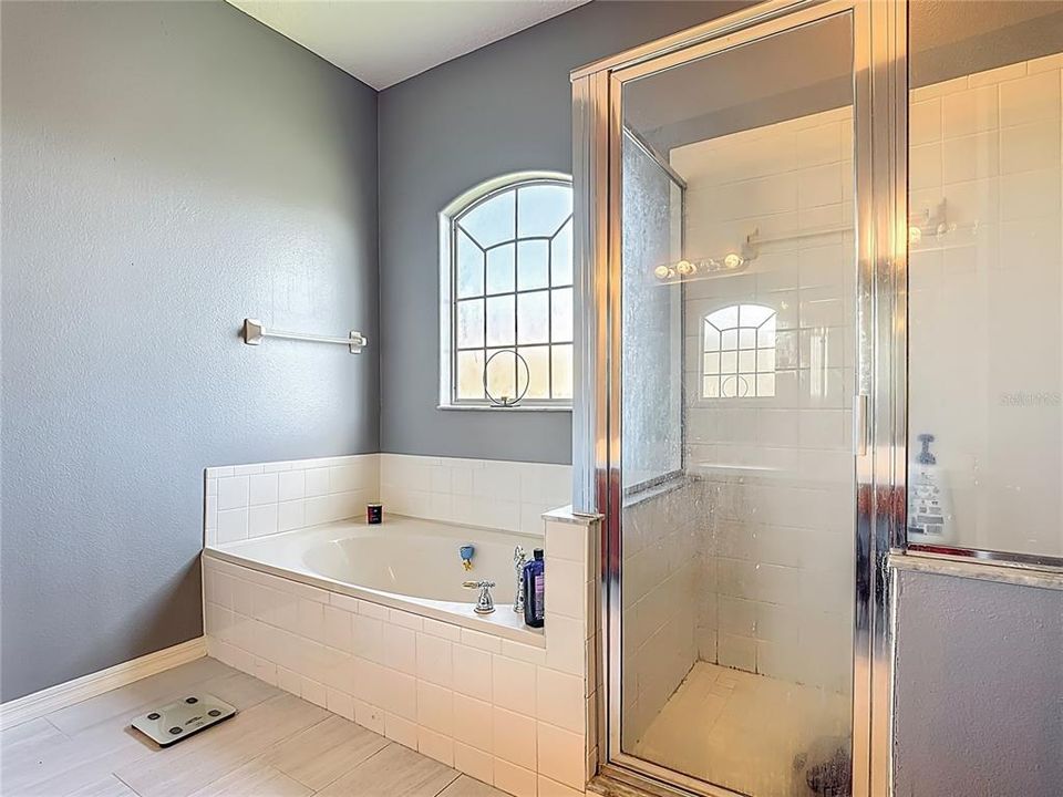 For Rent: $3,000 (4 beds, 2 baths, 3061 Square Feet)