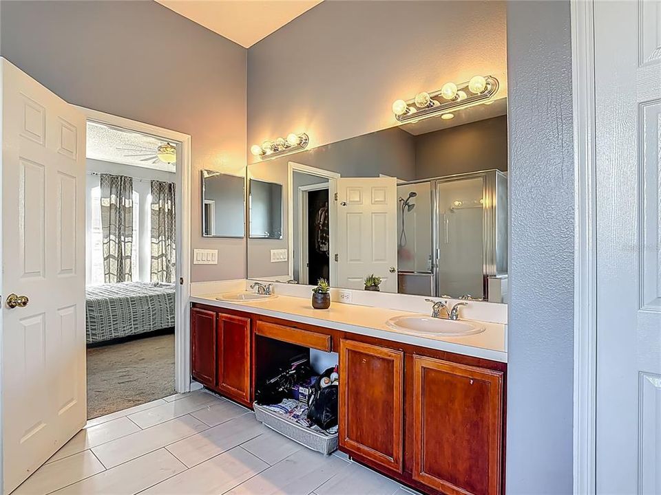 For Rent: $3,000 (4 beds, 2 baths, 3061 Square Feet)