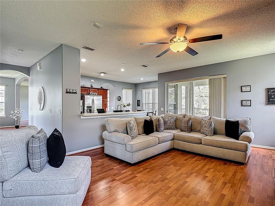 For Rent: $3,000 (4 beds, 2 baths, 3061 Square Feet)