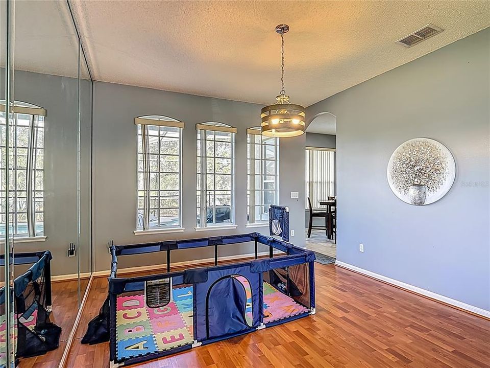 For Rent: $3,000 (4 beds, 2 baths, 3061 Square Feet)