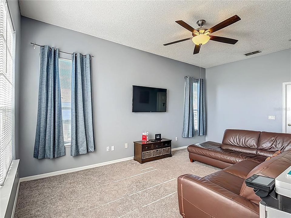 For Rent: $3,000 (4 beds, 2 baths, 3061 Square Feet)