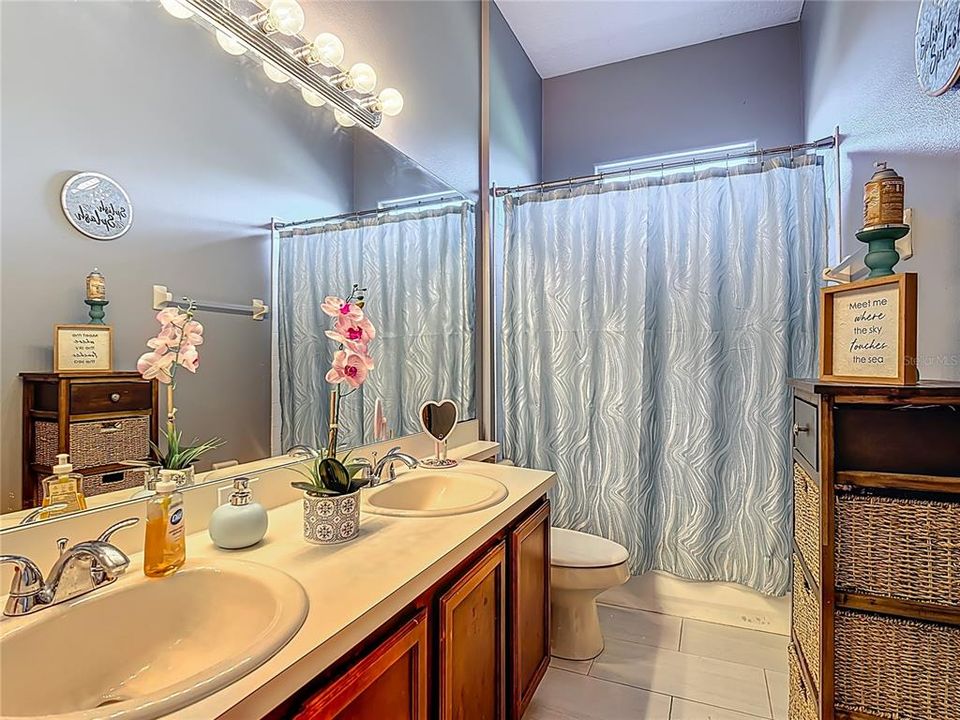 For Rent: $3,000 (4 beds, 2 baths, 3061 Square Feet)