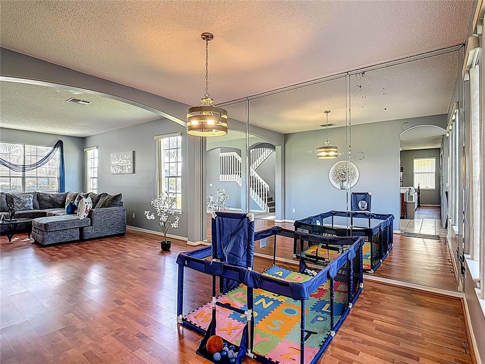 For Rent: $3,000 (4 beds, 2 baths, 3061 Square Feet)