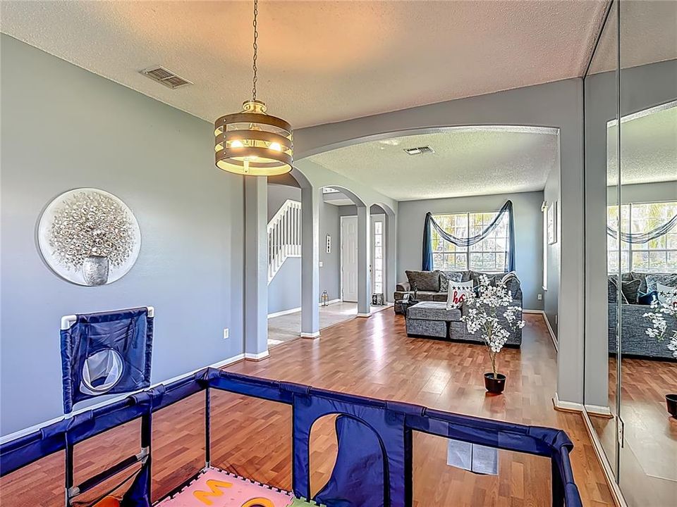 For Rent: $3,000 (4 beds, 2 baths, 3061 Square Feet)