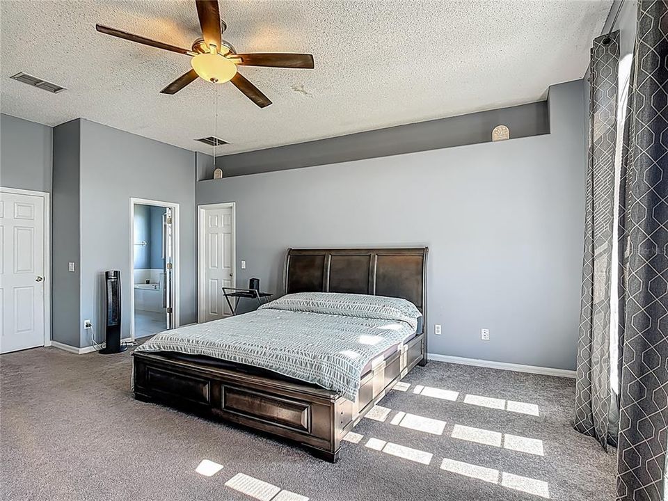 For Rent: $3,000 (4 beds, 2 baths, 3061 Square Feet)