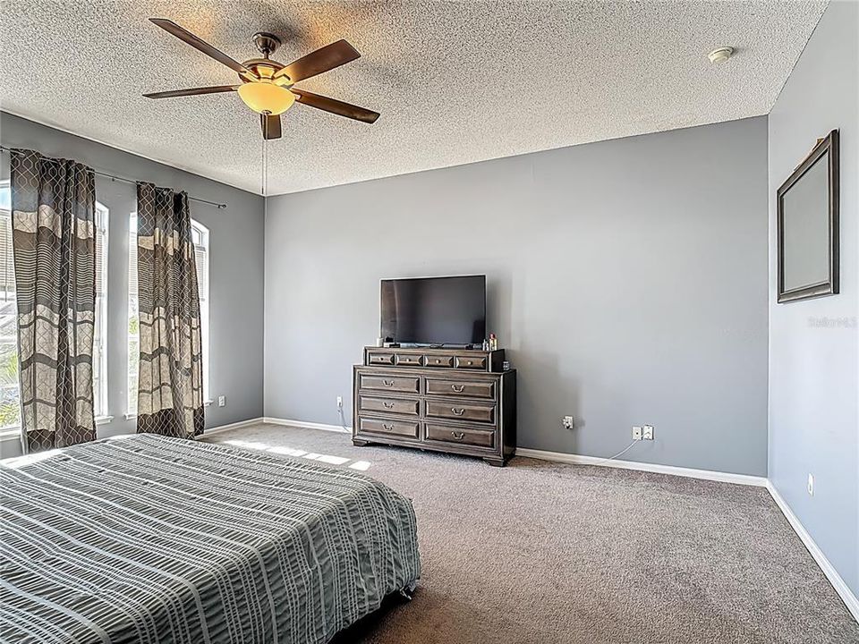 For Rent: $3,000 (4 beds, 2 baths, 3061 Square Feet)