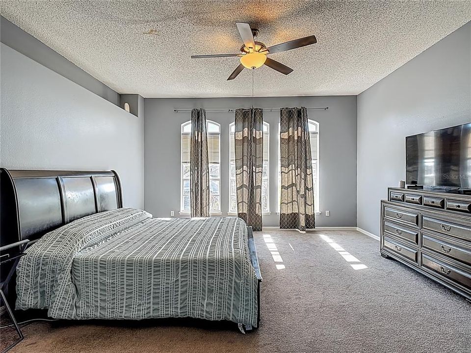 For Rent: $3,000 (4 beds, 2 baths, 3061 Square Feet)