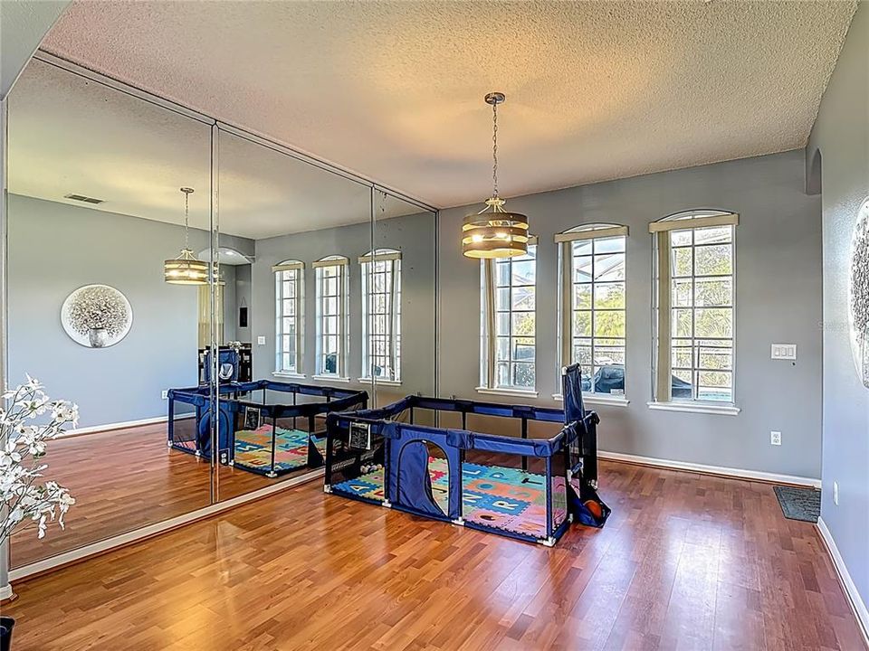 For Rent: $3,000 (4 beds, 2 baths, 3061 Square Feet)